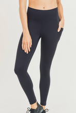 Load image into Gallery viewer, Essential Sweetheart Back Highwaist Legging